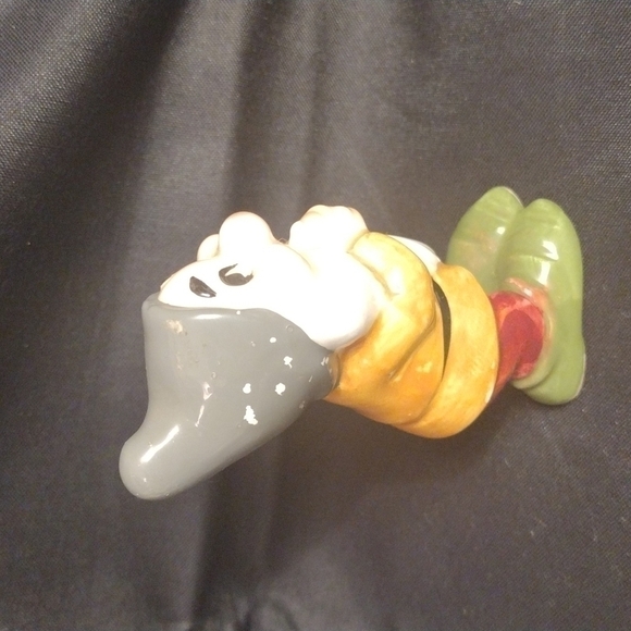 VINTAGE Disney's Snow White and the seven dwarfs bashful ceramic figurine Japan - Picture 6 of 8